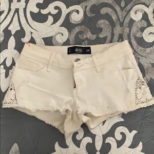 Low-waist short shorts